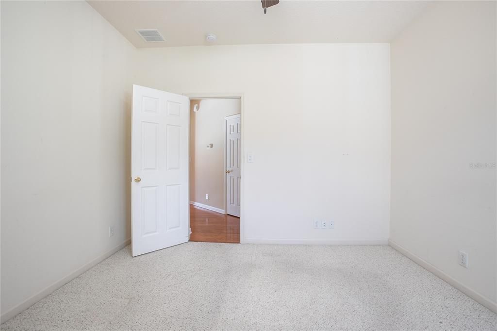 合同活跃: $359,000 (3 贝兹, 2 浴室, 2240 平方英尺)