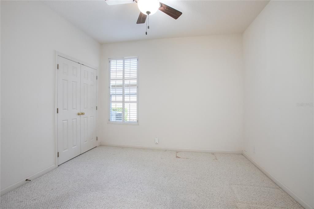 合同活跃: $359,000 (3 贝兹, 2 浴室, 2240 平方英尺)