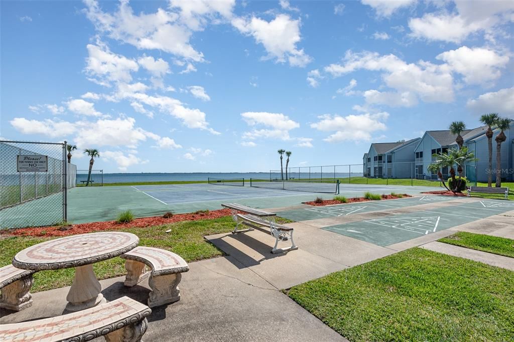 待售: $266,500 (2 贝兹, 2 浴室, 1002 平方英尺)