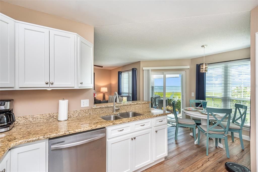 待售: $266,500 (2 贝兹, 2 浴室, 1002 平方英尺)