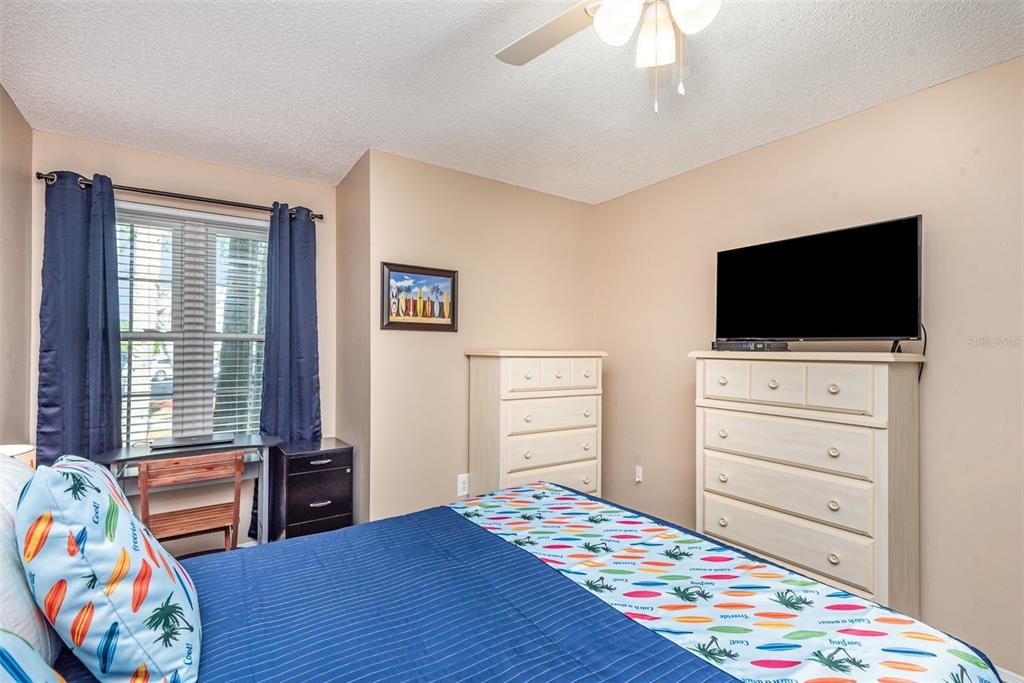 待售: $266,500 (2 贝兹, 2 浴室, 1002 平方英尺)