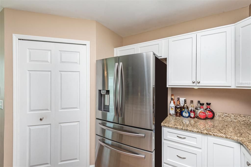 待售: $266,500 (2 贝兹, 2 浴室, 1002 平方英尺)