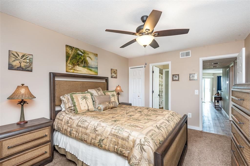 待售: $266,500 (2 贝兹, 2 浴室, 1002 平方英尺)