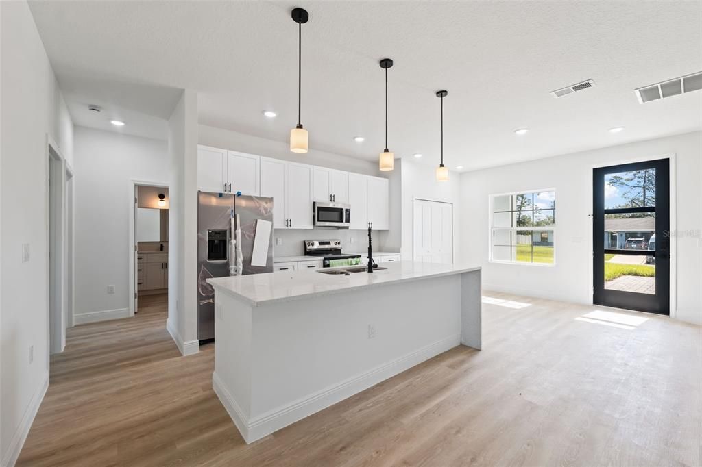 出租: $2,100 (4 贝兹, 2 浴室, 1751 平方英尺)