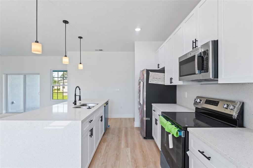 出租: $2,100 (4 贝兹, 2 浴室, 1751 平方英尺)