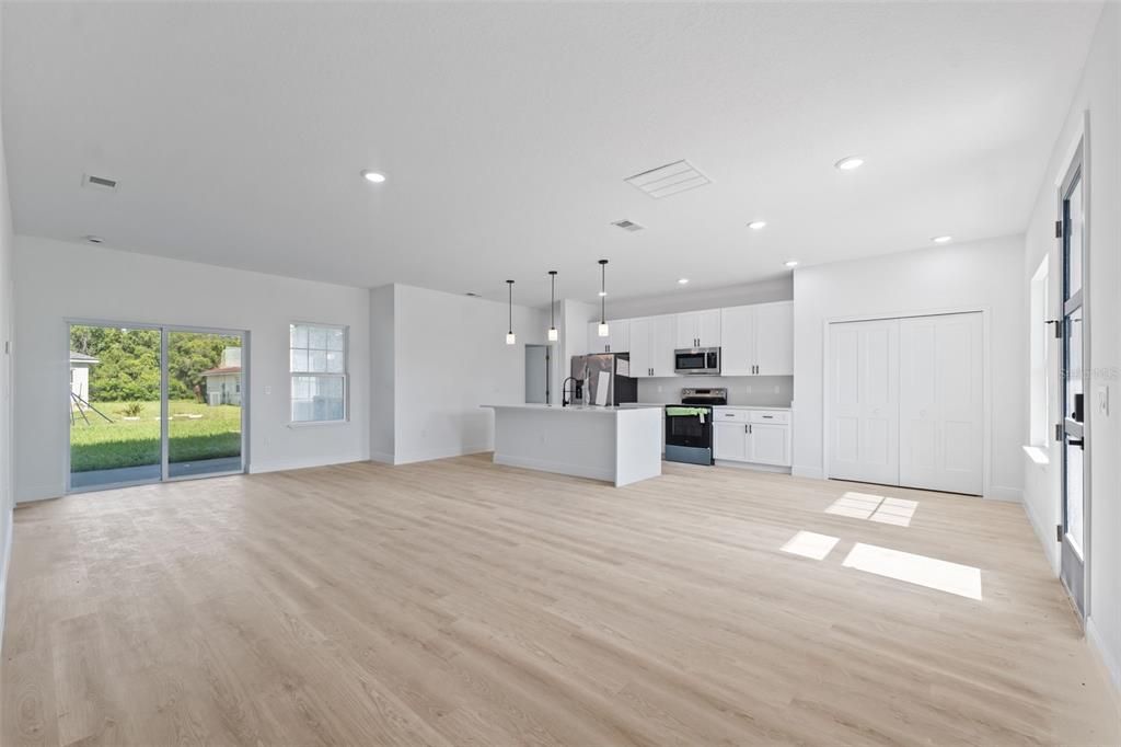 出租: $2,100 (4 贝兹, 2 浴室, 1751 平方英尺)