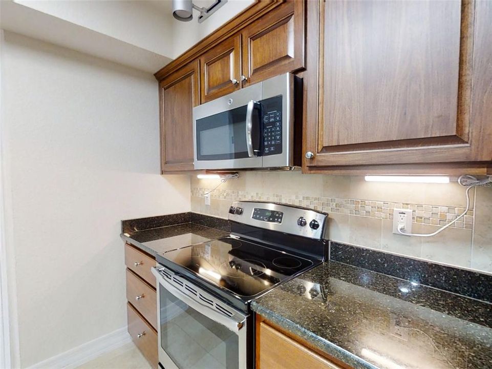 For Sale: $419,900 (2 beds, 2 baths, 1389 Square Feet)
