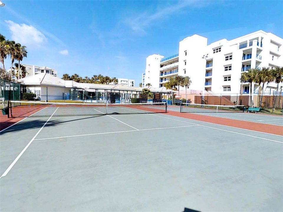 For Sale: $419,900 (2 beds, 2 baths, 1389 Square Feet)