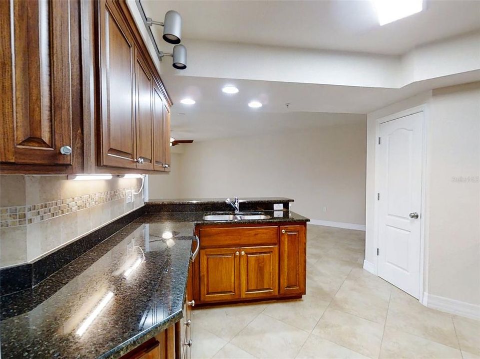 For Sale: $419,900 (2 beds, 2 baths, 1389 Square Feet)