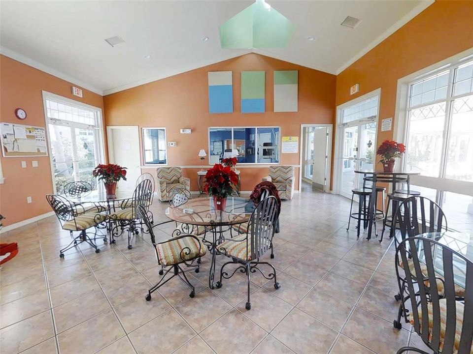 For Sale: $419,900 (2 beds, 2 baths, 1389 Square Feet)