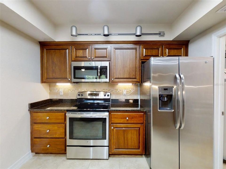 For Sale: $419,900 (2 beds, 2 baths, 1389 Square Feet)