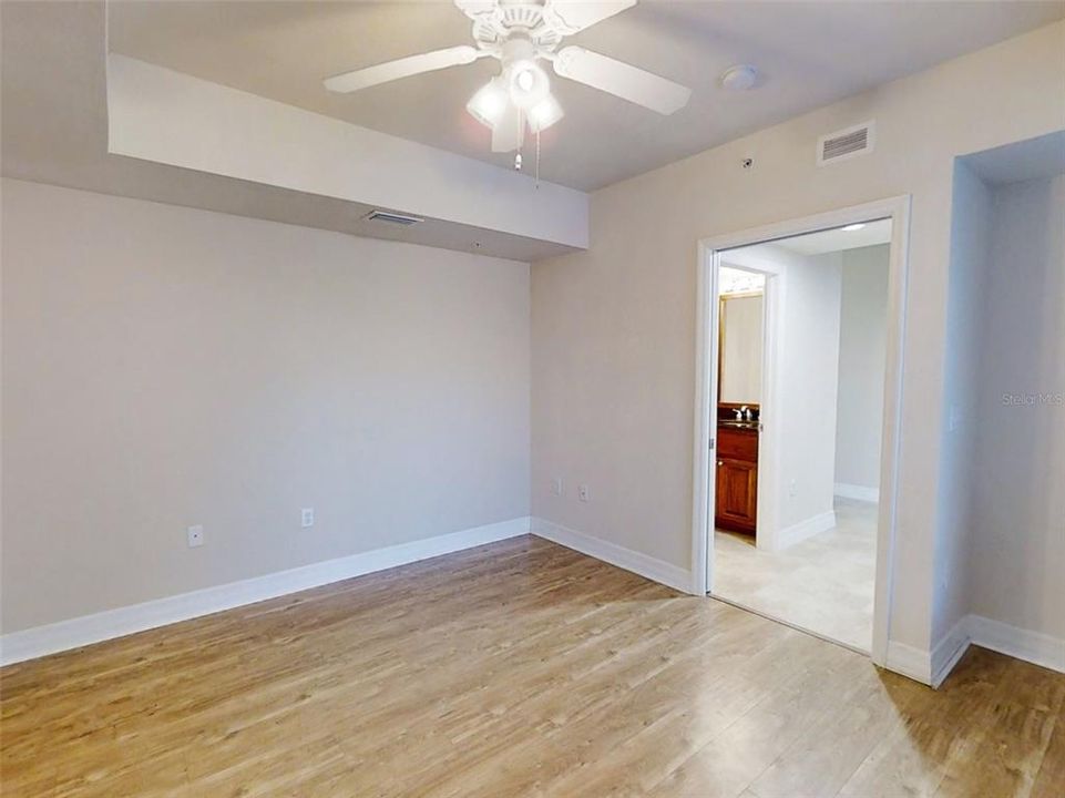 For Sale: $419,900 (2 beds, 2 baths, 1389 Square Feet)