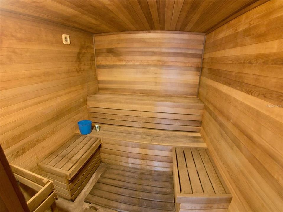 For Sale: $419,900 (2 beds, 2 baths, 1389 Square Feet)