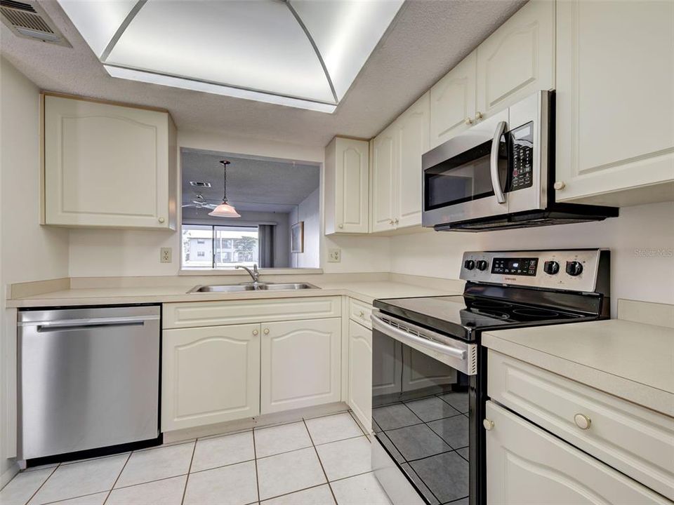 待售: $200,000 (2 贝兹, 2 浴室, 1064 平方英尺)