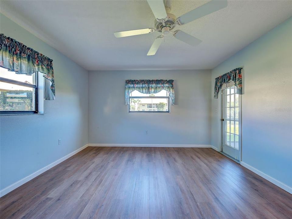 待售: $200,000 (2 贝兹, 2 浴室, 1064 平方英尺)