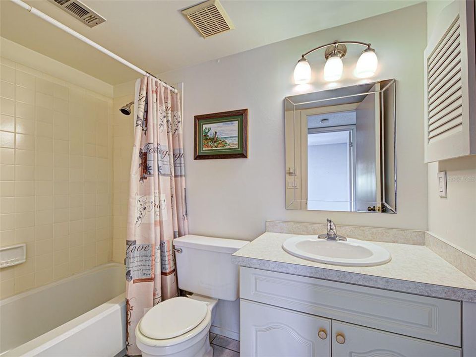 待售: $200,000 (2 贝兹, 2 浴室, 1064 平方英尺)