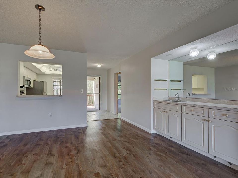 待售: $200,000 (2 贝兹, 2 浴室, 1064 平方英尺)