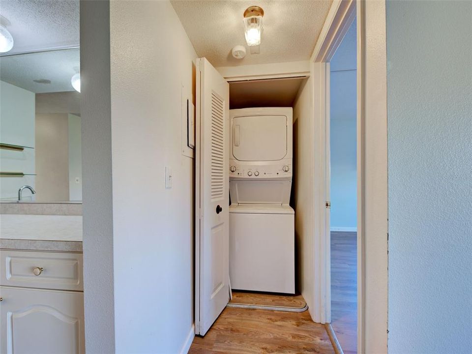 待售: $200,000 (2 贝兹, 2 浴室, 1064 平方英尺)