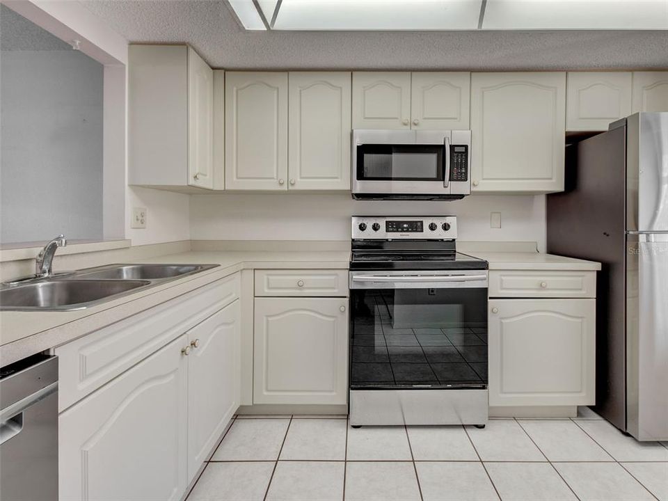 待售: $200,000 (2 贝兹, 2 浴室, 1064 平方英尺)