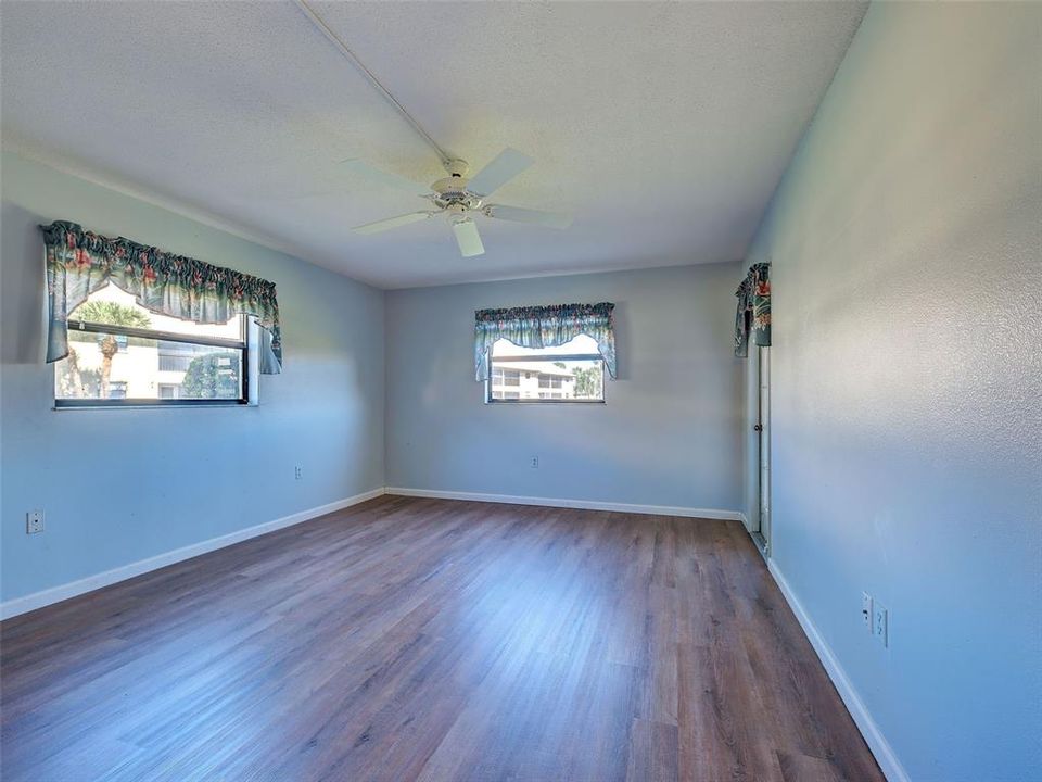 待售: $200,000 (2 贝兹, 2 浴室, 1064 平方英尺)