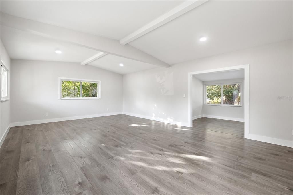 For Sale: $399,900 (3 beds, 2 baths, 1700 Square Feet)