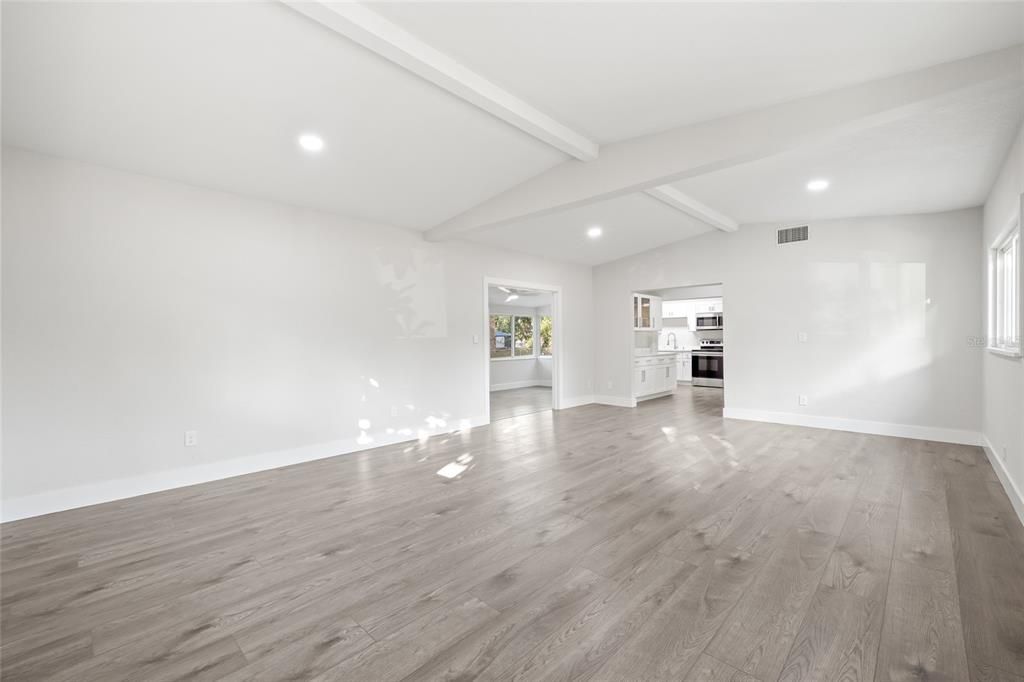 For Sale: $399,900 (3 beds, 2 baths, 1700 Square Feet)