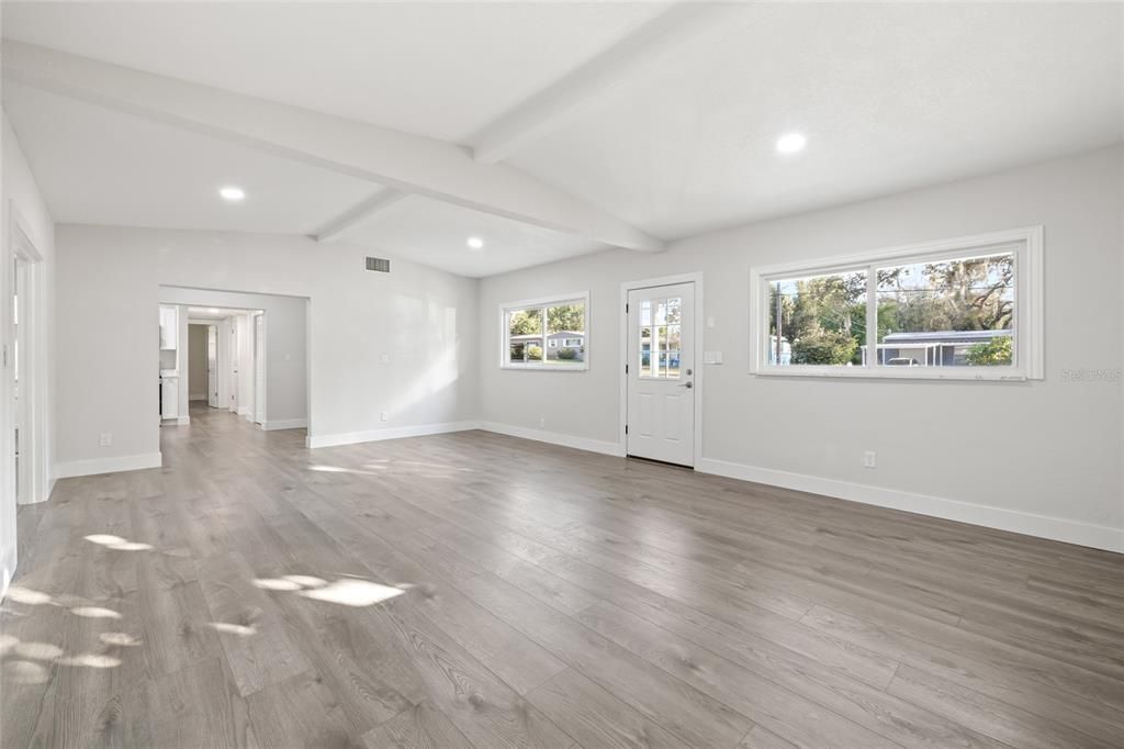 For Sale: $399,900 (3 beds, 2 baths, 1700 Square Feet)