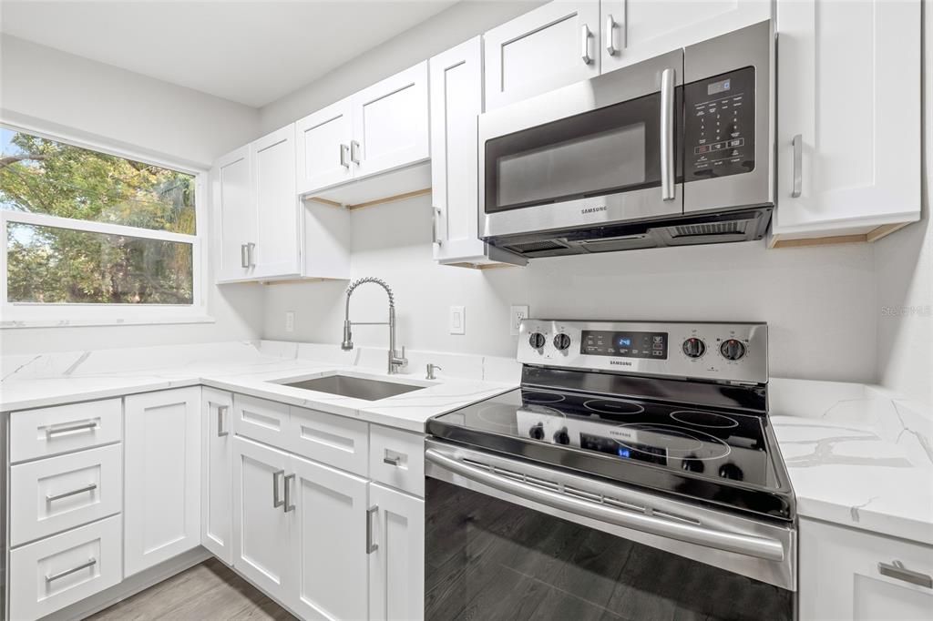 For Sale: $399,900 (3 beds, 2 baths, 1700 Square Feet)