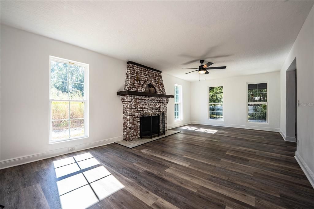 待售: $446,500 (3 贝兹, 2 浴室, 2100 平方英尺)