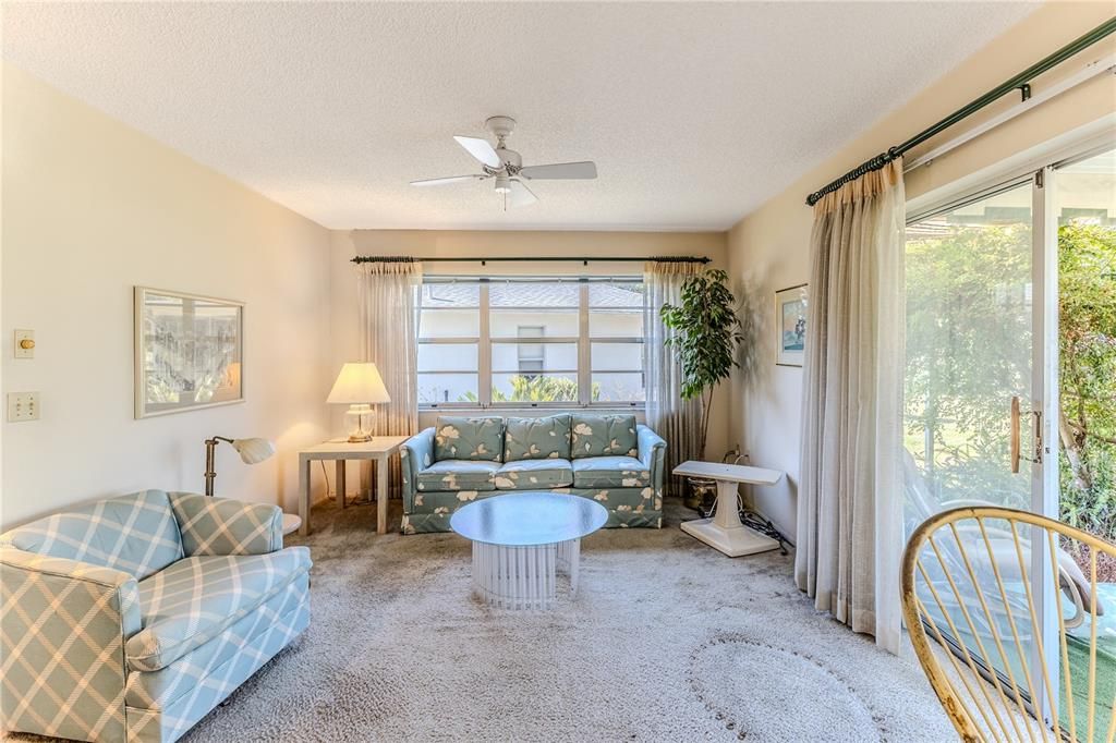 待售: $250,000 (2 贝兹, 2 浴室, 1475 平方英尺)