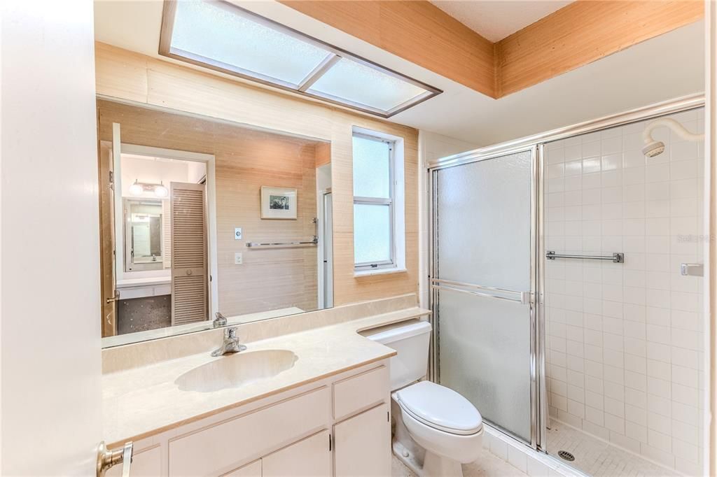 待售: $250,000 (2 贝兹, 2 浴室, 1475 平方英尺)