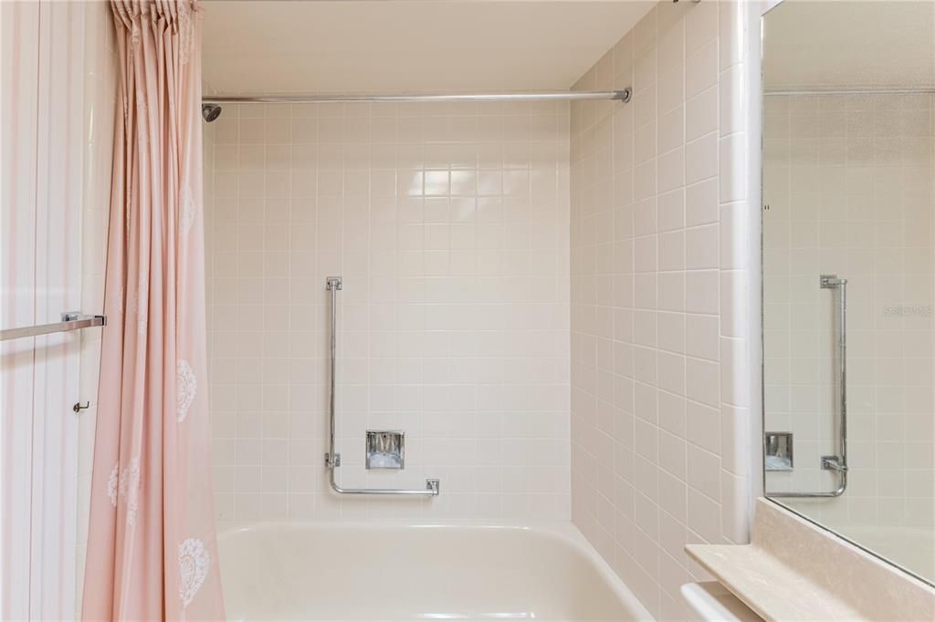 待售: $250,000 (2 贝兹, 2 浴室, 1475 平方英尺)