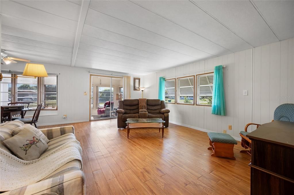 待售: $150,000 (2 贝兹, 2 浴室, 1464 平方英尺)