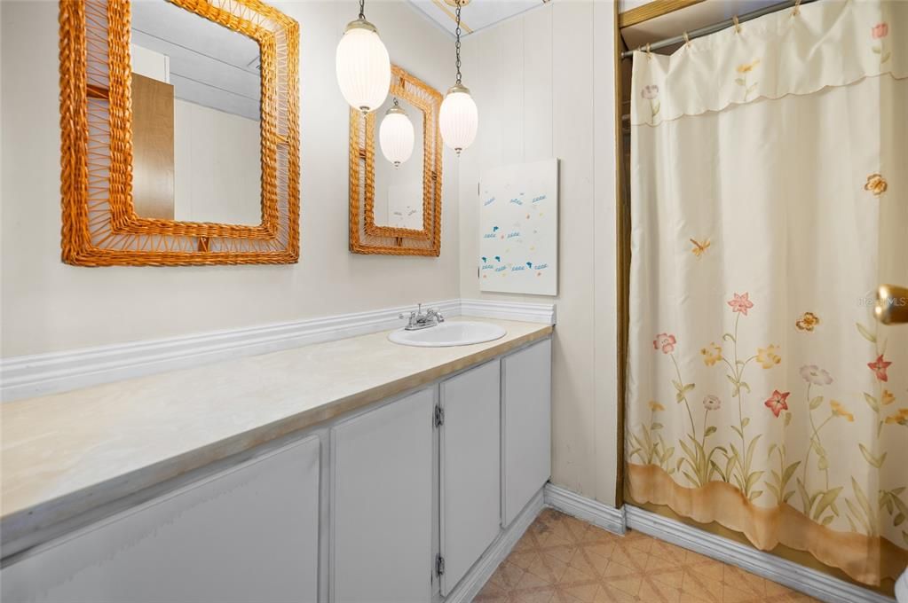 待售: $150,000 (2 贝兹, 2 浴室, 1464 平方英尺)