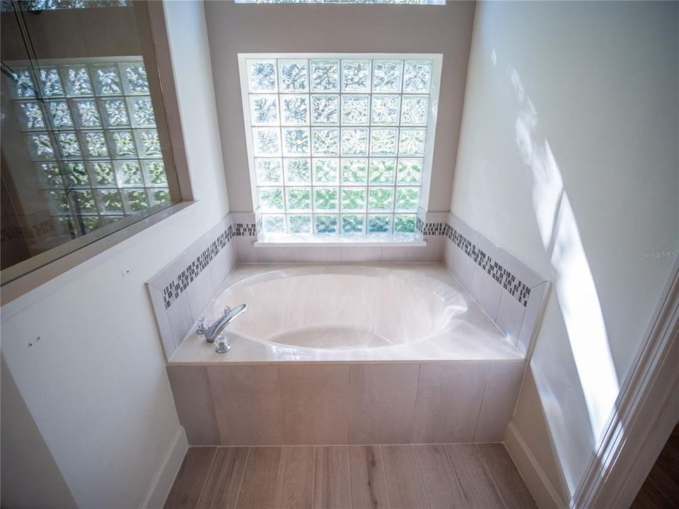 待售: $399,000 (3 贝兹, 2 浴室, 2118 平方英尺)