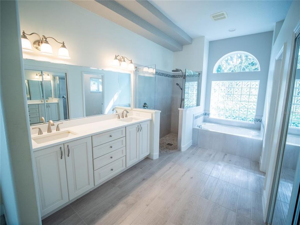 待售: $399,000 (3 贝兹, 2 浴室, 2118 平方英尺)