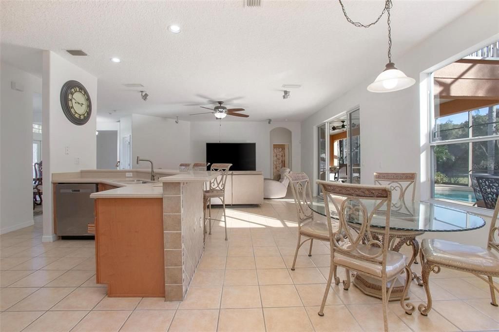 待售: $662,940 (5 贝兹, 3 浴室, 3683 平方英尺)