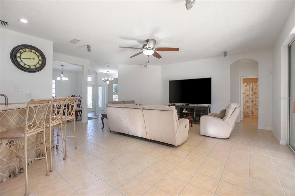 待售: $662,940 (5 贝兹, 3 浴室, 3683 平方英尺)