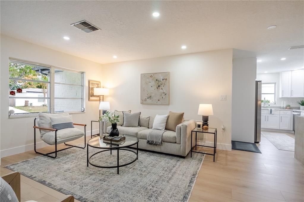 Под контрактом: $308,900 (3 спален, 2 ванн, 1214 Квадратных фут)