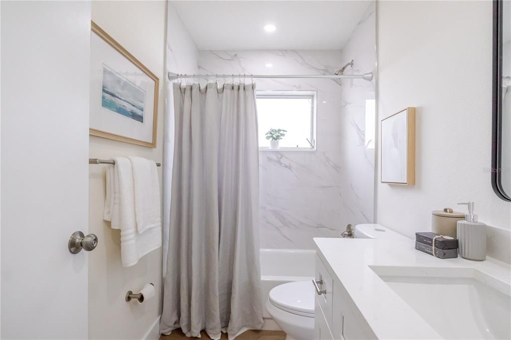 Под контрактом: $308,900 (3 спален, 2 ванн, 1214 Квадратных фут)