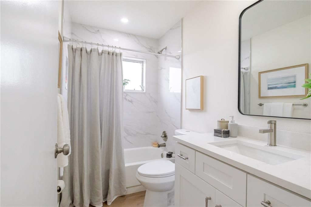 Под контрактом: $308,900 (3 спален, 2 ванн, 1214 Квадратных фут)