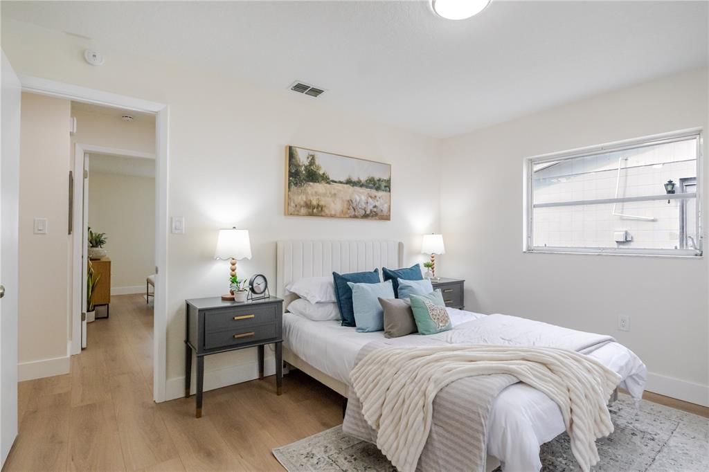 Под контрактом: $308,900 (3 спален, 2 ванн, 1214 Квадратных фут)