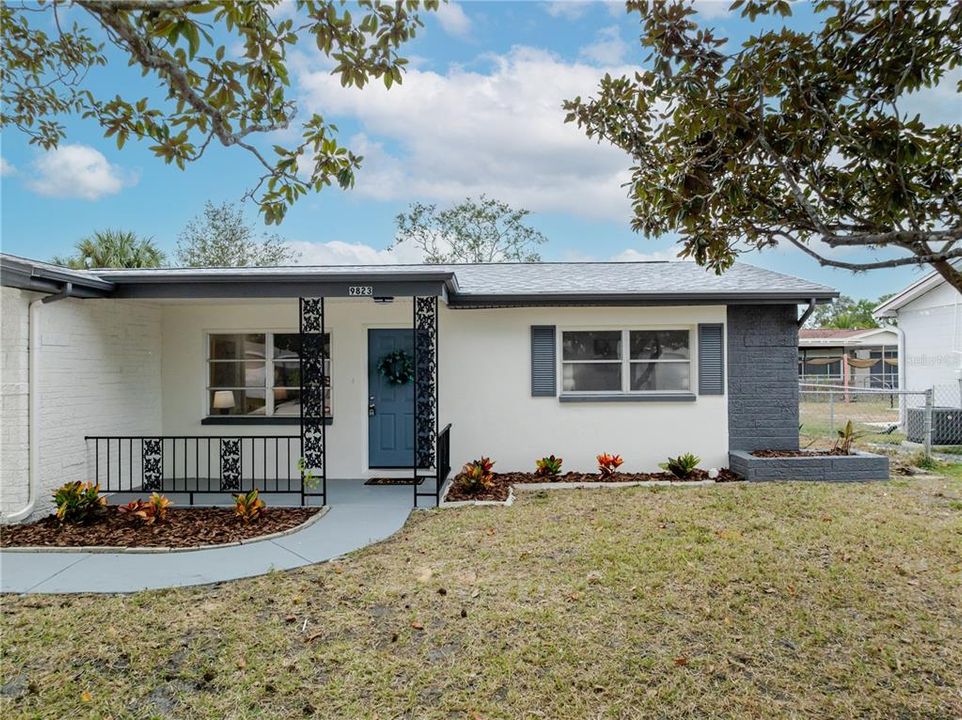 Под контрактом: $308,900 (3 спален, 2 ванн, 1214 Квадратных фут)