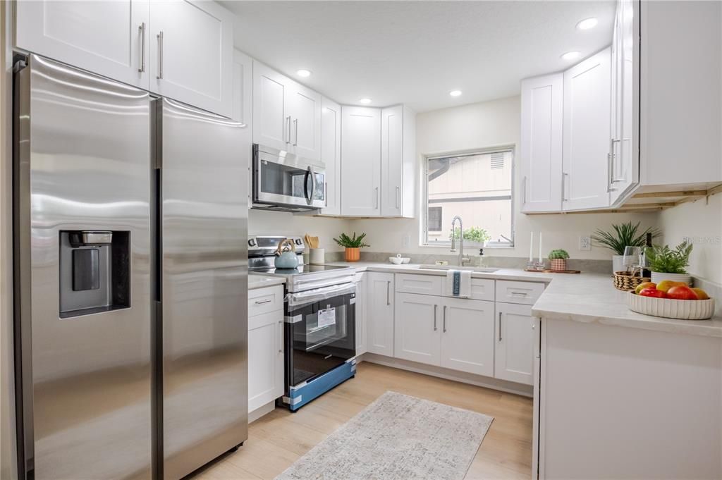 Под контрактом: $308,900 (3 спален, 2 ванн, 1214 Квадратных фут)