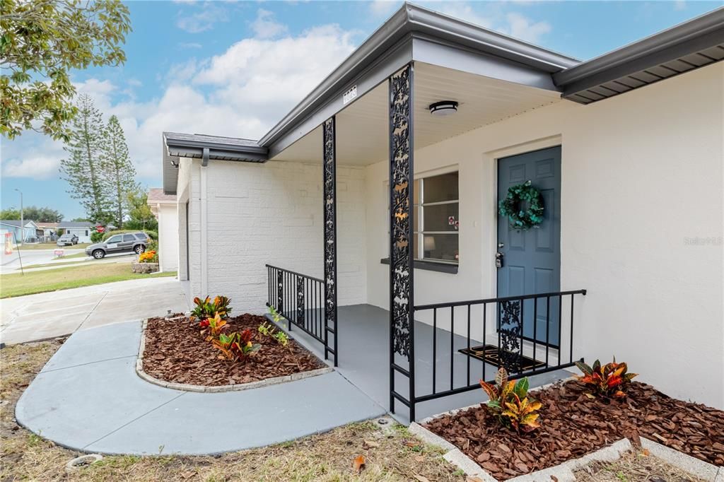 Под контрактом: $308,900 (3 спален, 2 ванн, 1214 Квадратных фут)