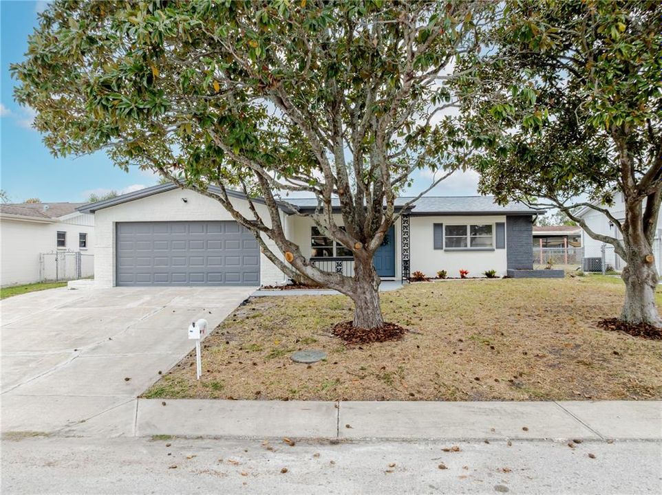 Под контрактом: $308,900 (3 спален, 2 ванн, 1214 Квадратных фут)