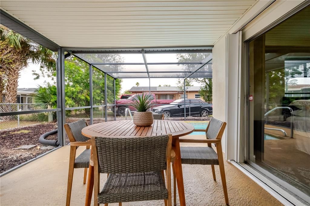 Под контрактом: $308,900 (3 спален, 2 ванн, 1214 Квадратных фут)