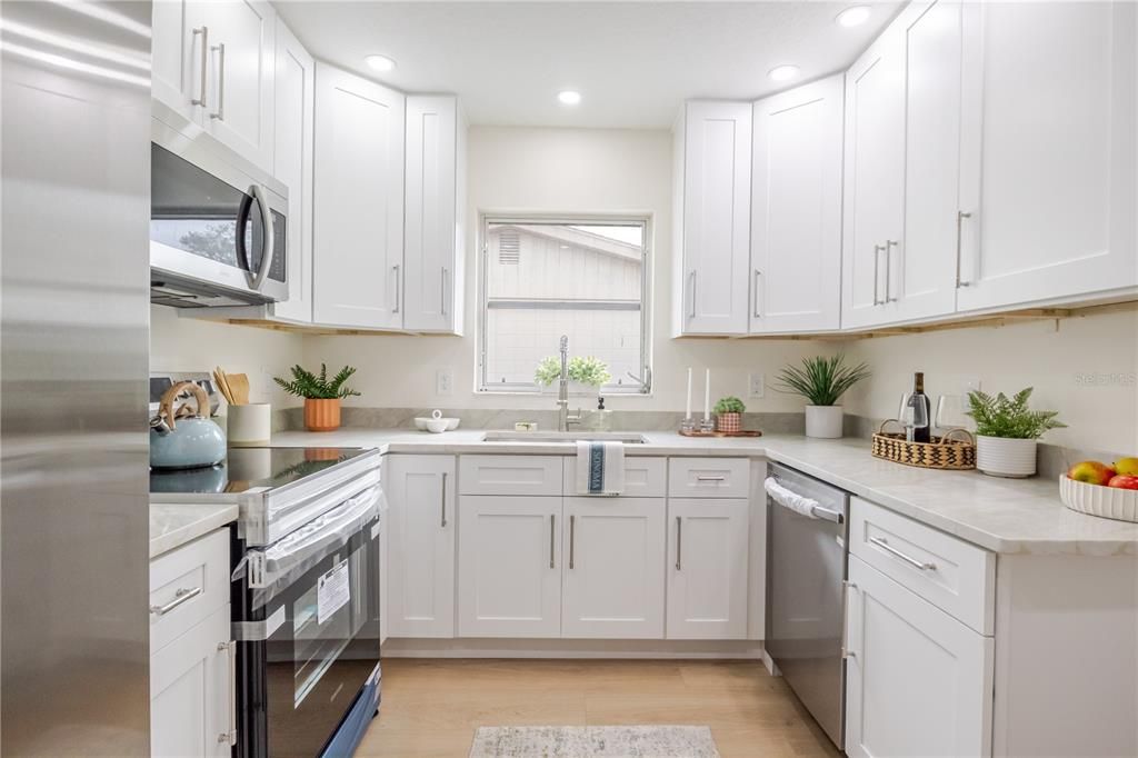 Под контрактом: $308,900 (3 спален, 2 ванн, 1214 Квадратных фут)