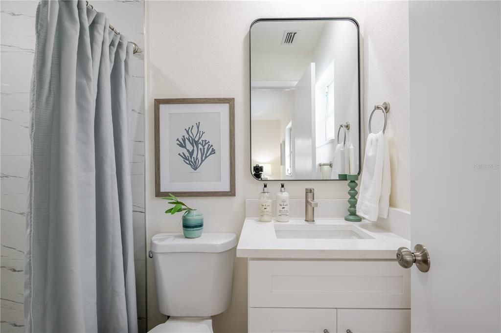 Под контрактом: $308,900 (3 спален, 2 ванн, 1214 Квадратных фут)