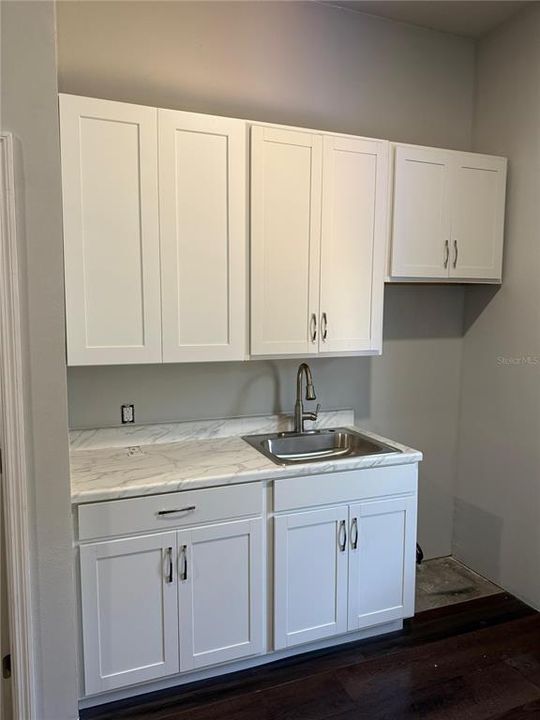 В аренду: $1,000 (1 спален, 1 ванн, 300 Квадратных фут)